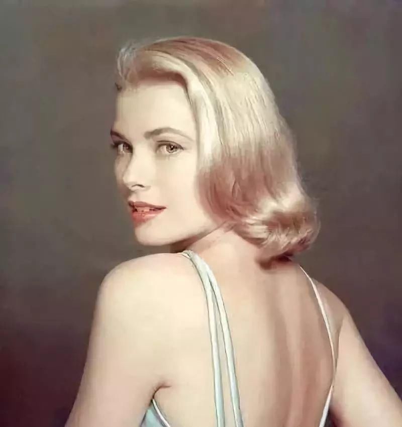 惊讶| 外国皇室不流行宫斗，王妃们比的是这些细节谁更时尚!