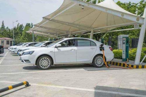 电动车被限以后怎么出行？听完专家建议，农民：饱汉不知饿汉饥！