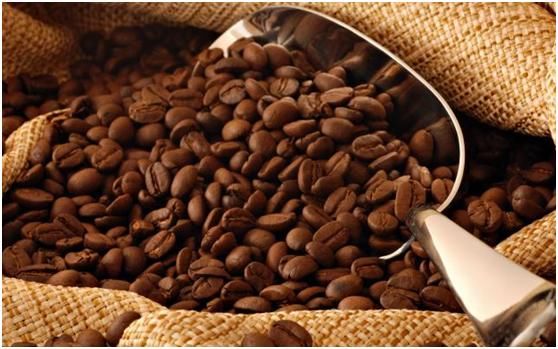 中国大妈去越南旅游，买了5瓶越南香水和20斤咖啡豆，结账时愣了