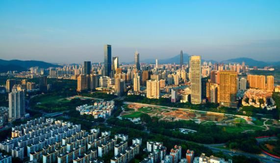 为什么越来越多的打工妹逃离深圳去往东莞？她们的回答让人无奈