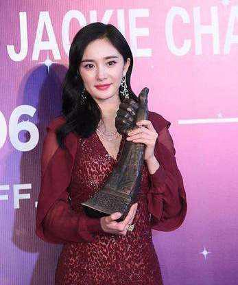 杨幂含泪哭诉：别再黑我了，我很无辜！网友：这照片你怎么解释？