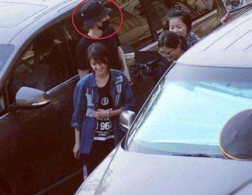 郑爽新恋情曝光! 知道男方身份的一刻, 网友不敢相信: 怎么会是他