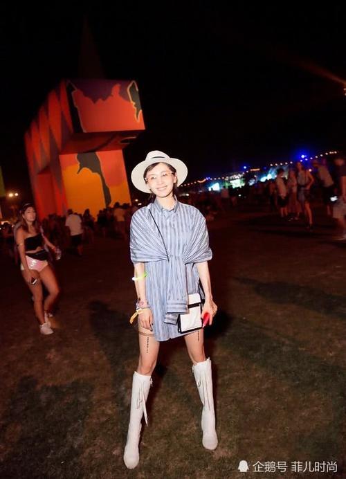 王子文穿短裤现机场，不想却被包包外的小包抢镜，网友：这叫潮流