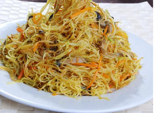 300块能换100万越南盾,能在越南买到什么?越南美女告诉你!