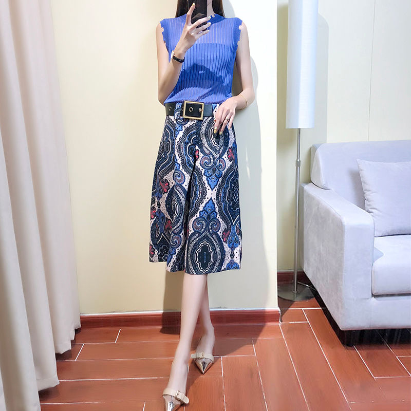 有一种阔腿裤套装,搭配尖头鞋,比连衣裙还好好看百倍