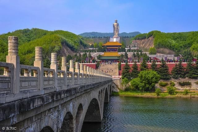 12亿重金打造世界最大佛像，许愿灵验却少有人造访，游客：拜不起