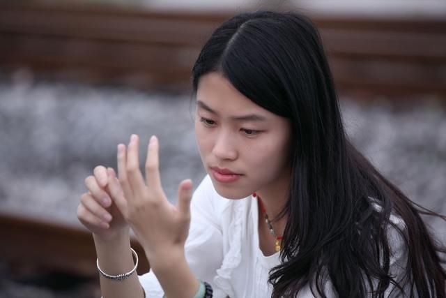 部分女性轻易相信黑人爱情！怀孕被甩都是小事，被骗做犯法的傻事