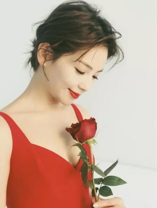 热巴赵丽颖:刘海改变气场!如果你是以下几种脸型,就收回你想剪