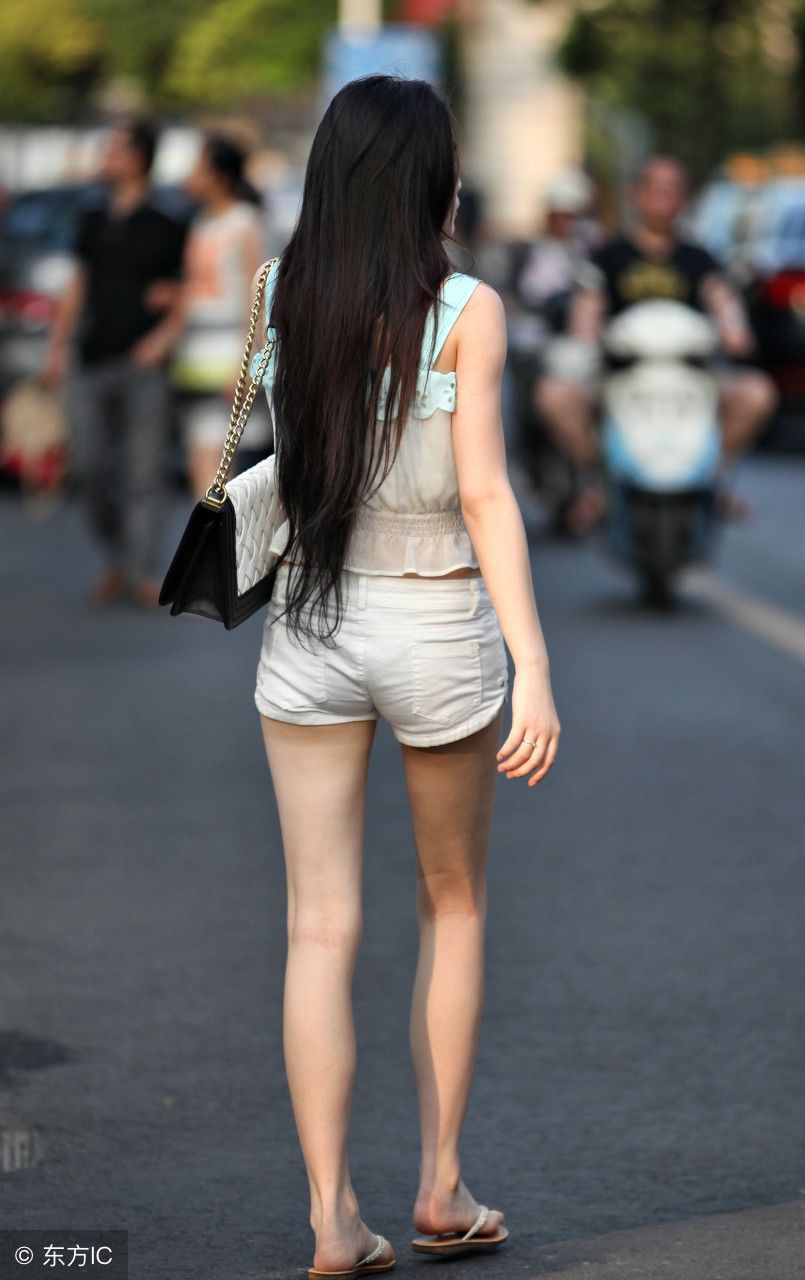 来自盛夏的自由街拍，中国不缺潮流美女，也不缺时尚元素!