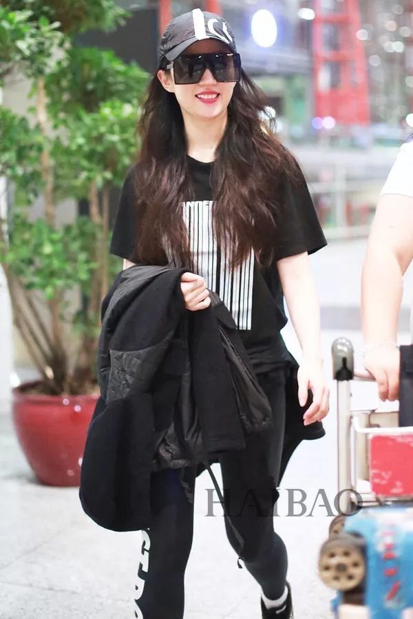 晴格格王艳让人不敢认!杨烁老婆原来是她…【海报街拍】