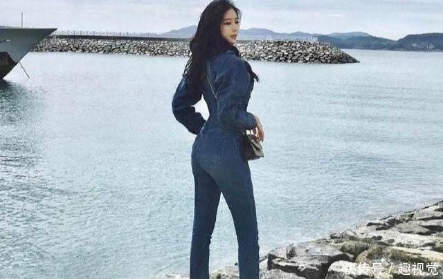 「连体」潮流的连体牛仔裤美女,曼妙身姿令人牵挂