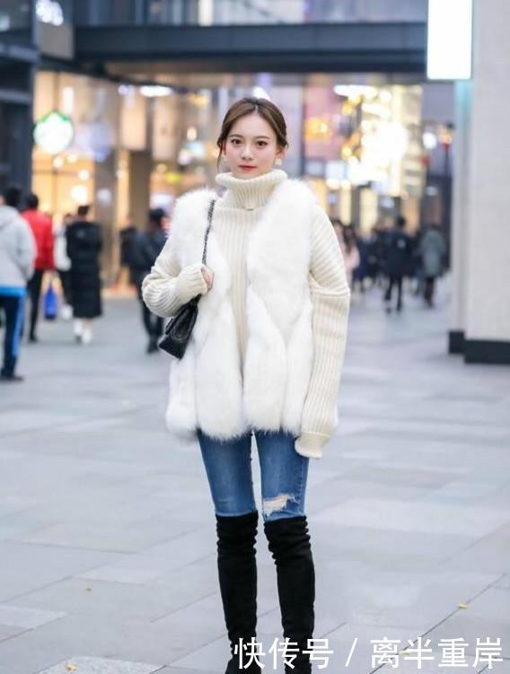 蓝色■蓝色上衣搭配白色短裤，优雅又迷人，街拍：冰肌玉骨的小姐姐