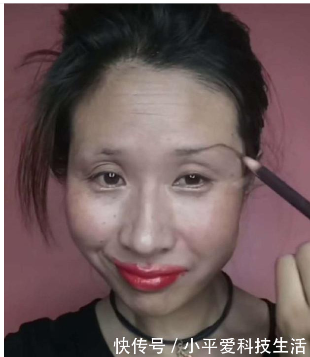 抖音又一化妆大神走红，前一秒还是黄脸婆，下一秒却变气质女神！
