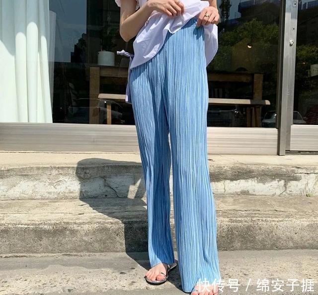 『针织上衣』比阔腿裤更百搭!今年流行「云朵裤」,舒适又显瘦