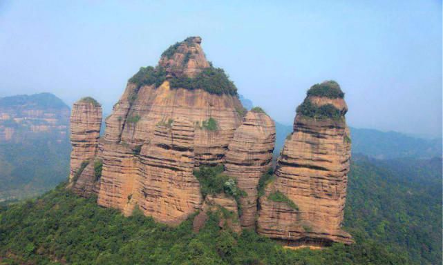 我国“最牛”寺庙，建设在百丈高的悬崖上，香客络绎不绝