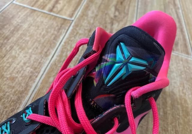 「双鞋」前后掌Zoom Air的科比球鞋只需400块?当年的神鞋你穿过吗