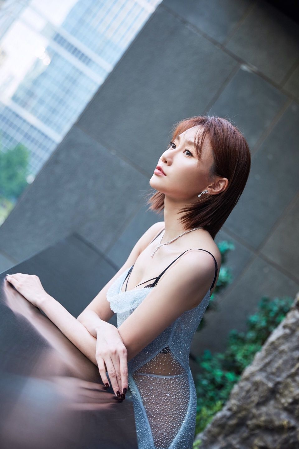 仙skr人!李斯羽亮相珠宝晚宴宛若海中公主