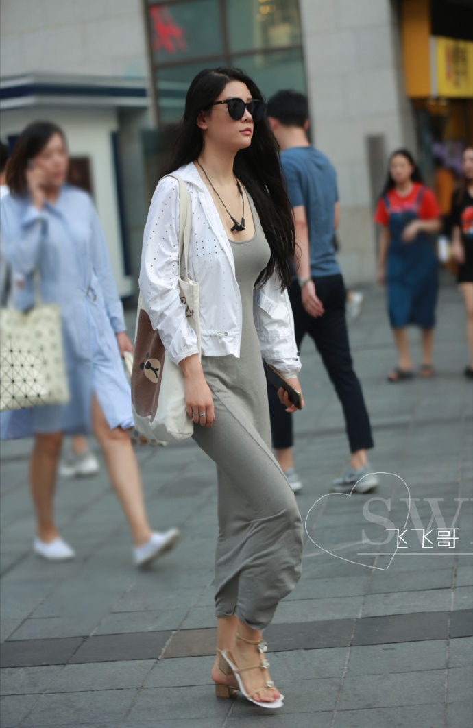 六款高贵气质的穿搭技巧，展示出国际女神范儿!