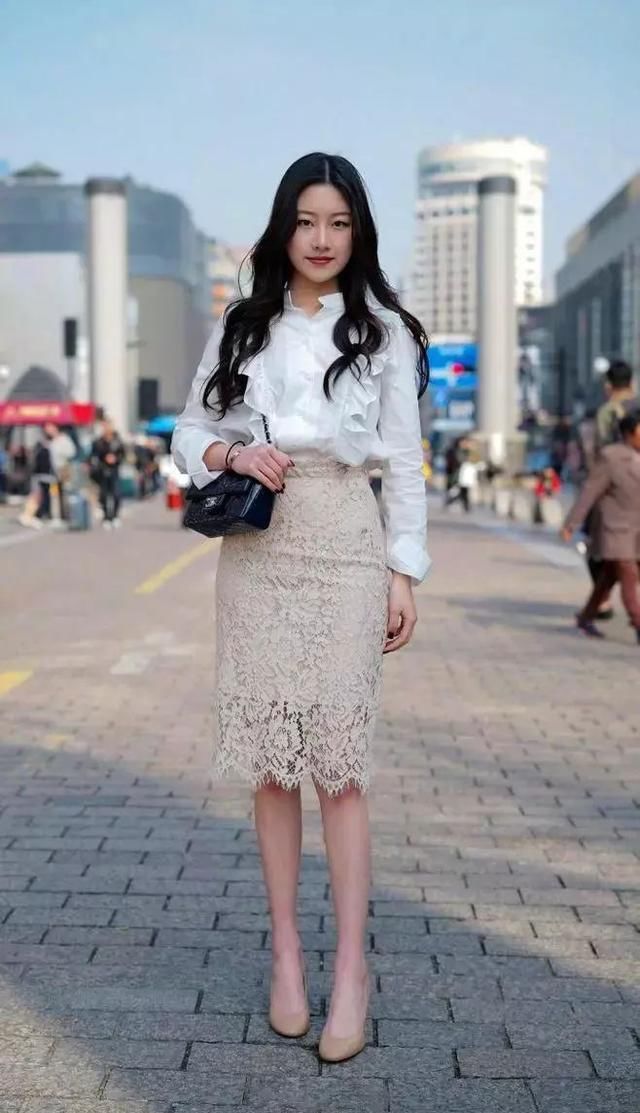  『感觉』都说穿蕾丝有女人味，为啥你却穿出其它感觉，问题多半出在搭配上