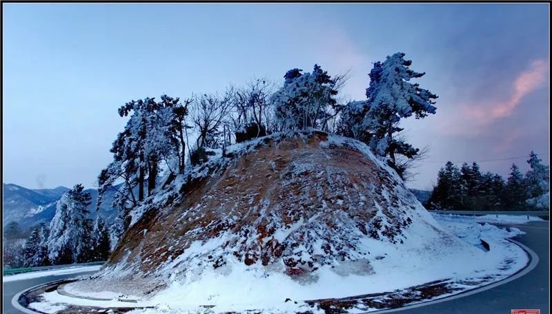 昨天下午！金寨山里面竟然拍到了一组雪山奇观，真让人震撼！