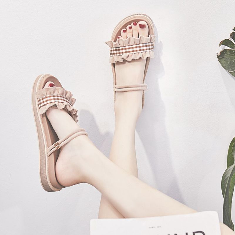 今年流行的几款凉鞋，超级衬脚美，每一款都堪称经典