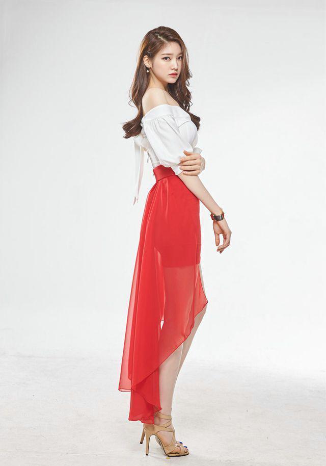 短裙将性感长腿秀出来, 妩媚可人，最后一张“腿”真的直了