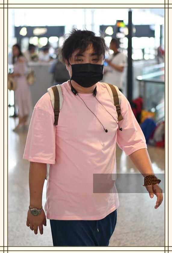 乔杉是34岁，张翰也是34岁，二人同现机场，差距竟如此尴尬?