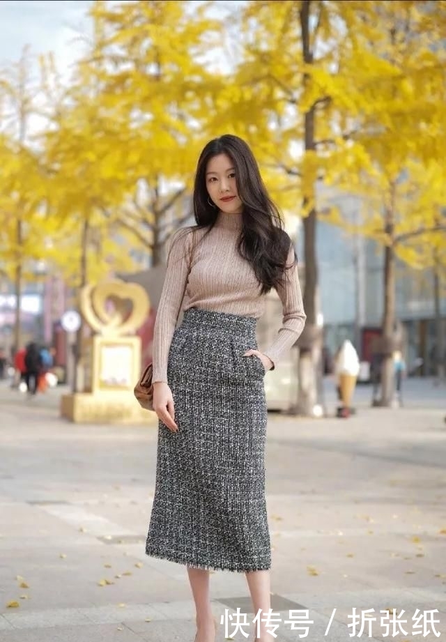 穿搭上一双:女性穿搭高跟鞋,凸显出优雅时尚的身姿