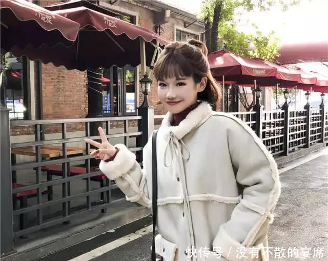 『舒适』羽绒服已经过时了!今冬时兴“羊羔毛外套”,减龄保暖又显瘦!