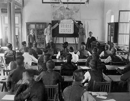 美国一位研究中国的学者，无意中在家里翻出来6000张中国老照片