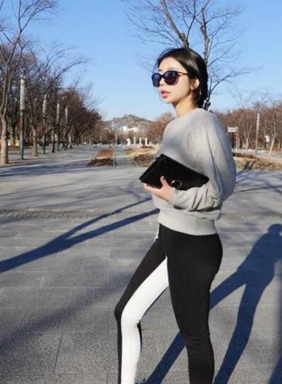 穿上打底裤的你, 何愁不成为街上一道靓丽的风景线!