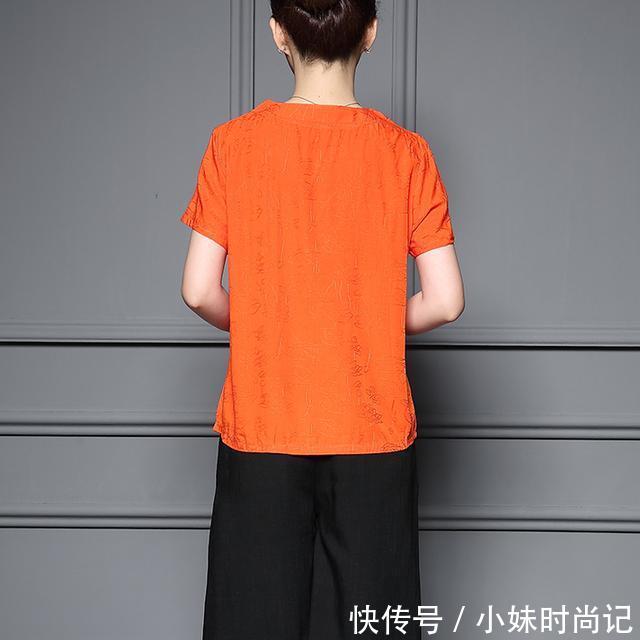  「加上」都说旗袍有东方韵味，其实，棉麻装加上精致刺绣也可以美得很优雅