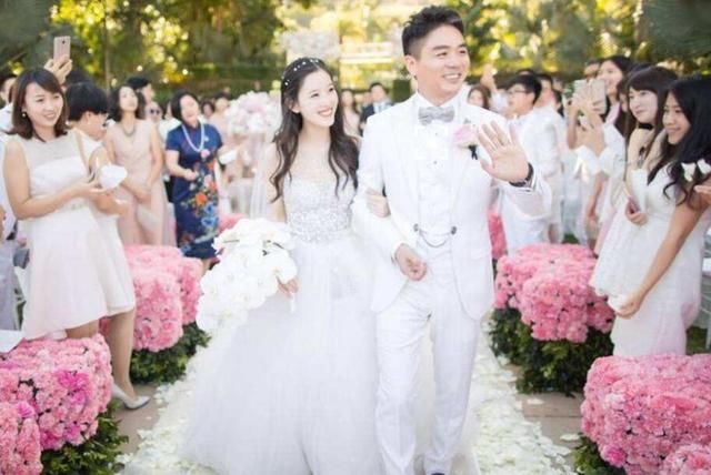 奶茶妹妹果真成抹茶妹妹？刘强东曾删除的微博早就揭露事实