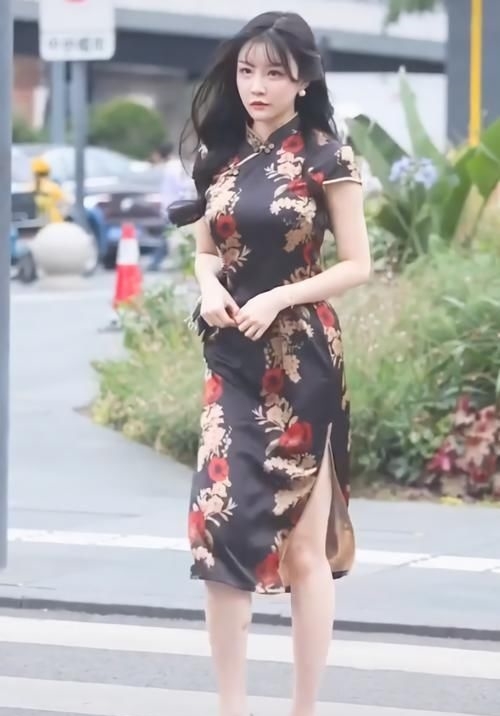  「梨形」女孩的“梨形身材”完美诠释旗袍的美，走在街上，回头率百分百！
