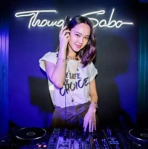 用健身征服Chanel，22岁的她告诉你：自律的女人，有多可怕！