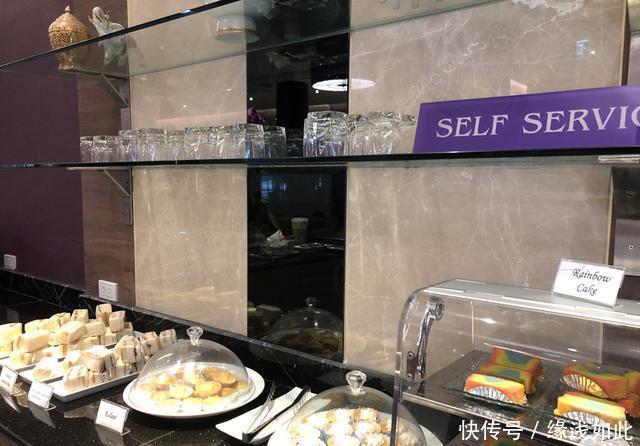 泰国航空波音777公务舱之旅,过道宽得离谱,十几年飞机保养不错