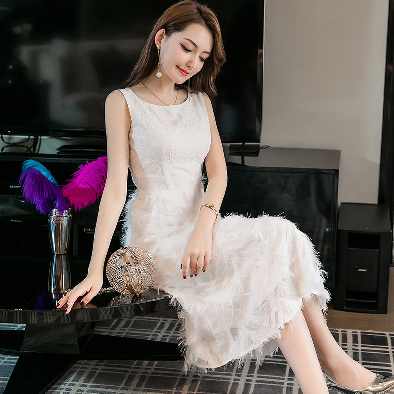 32岁老婆穿蕾丝裙+高跟鞋，显白嫩像22岁少女，女人味挡不住