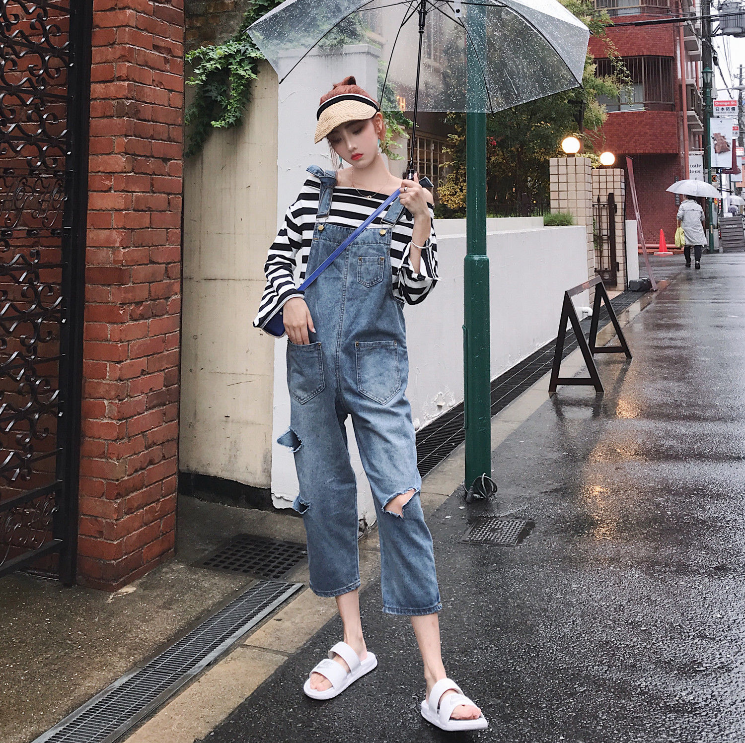 今秋已经不流行穿短裤了，看看下面这背带裤，美得无与伦比