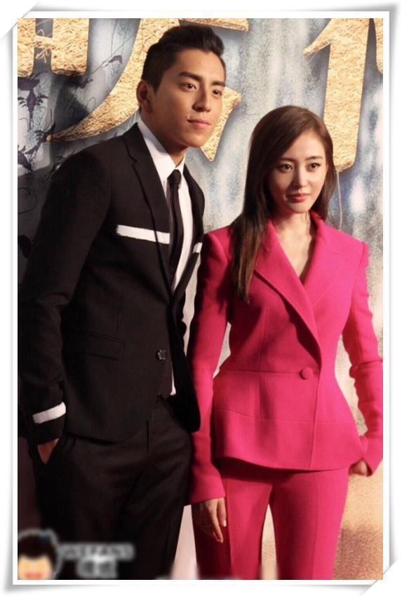 张天爱168，李冰冰166，两人同穿玫红西装，网友：气场差距尴尬了