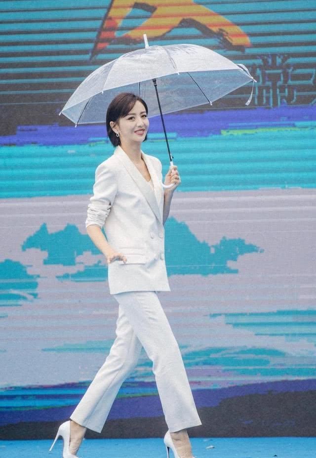  「穿上高」人们只见到女性高跟鞋的漂亮，却看不见他们以便高跟鞋有多拼