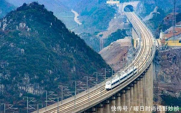  「途经」我国西南首条高铁即将问世，途经之地不可限量，这个省