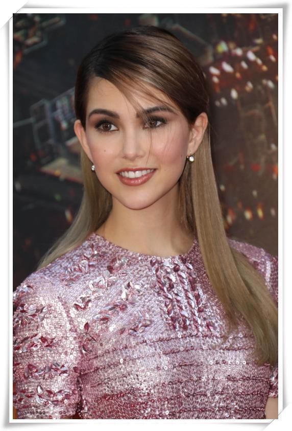 昆凌这身材真绝了,紧身裙都要裹不住啦,难怪周杰伦那么爱她!