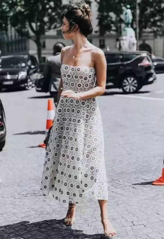  「值得」今夏最值得入手的时尚单品小方领，显瘦还显脸小！