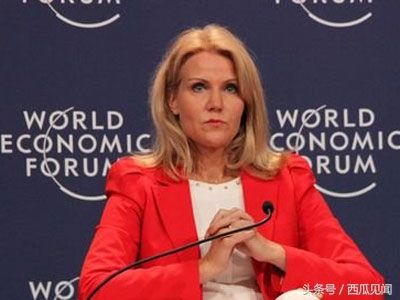 女总统都火了，但这位绝对是史上最性感女总统，高跟鞋、黑丝袜