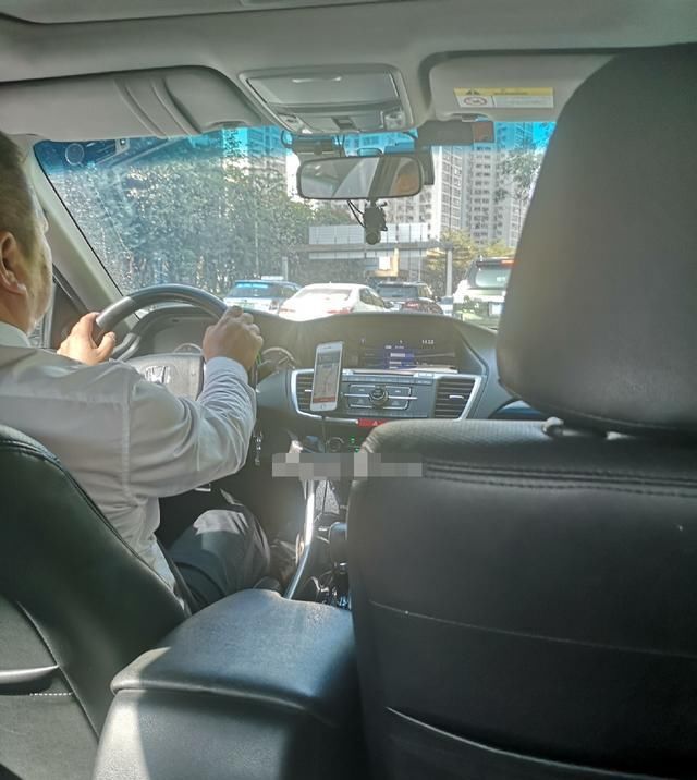  收入：都说跑滴滴不挣钱，看完这个司机的收入，脸打的疼不？