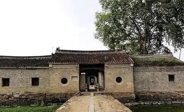 带有很浓的宫殿式建筑风味的李氏庄园