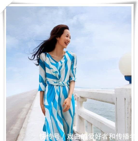 韩雪不得了！穿白T恤配了个双肩包，网友直呼35岁变15岁！