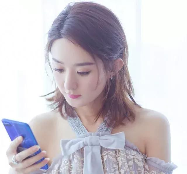 已怀宝宝即将嫁给超级富二代?赵丽颖早就回应过,一动作揭示真相