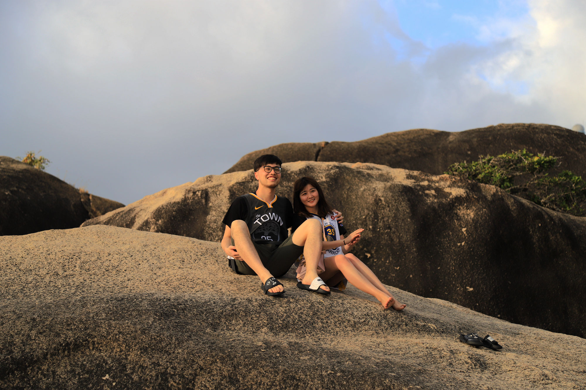 【遇上一座城】请到天涯海角来，一起去看比基尼大长腿的三亚微游