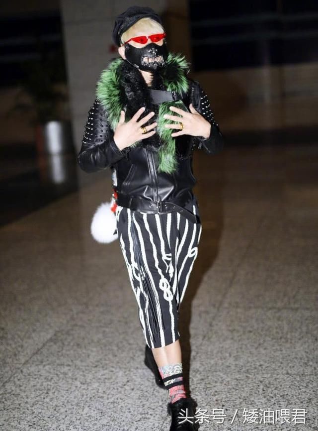 陈志朋又“作妖”，穿搭个性到超出了辣眼的范围，晚上最好别看！